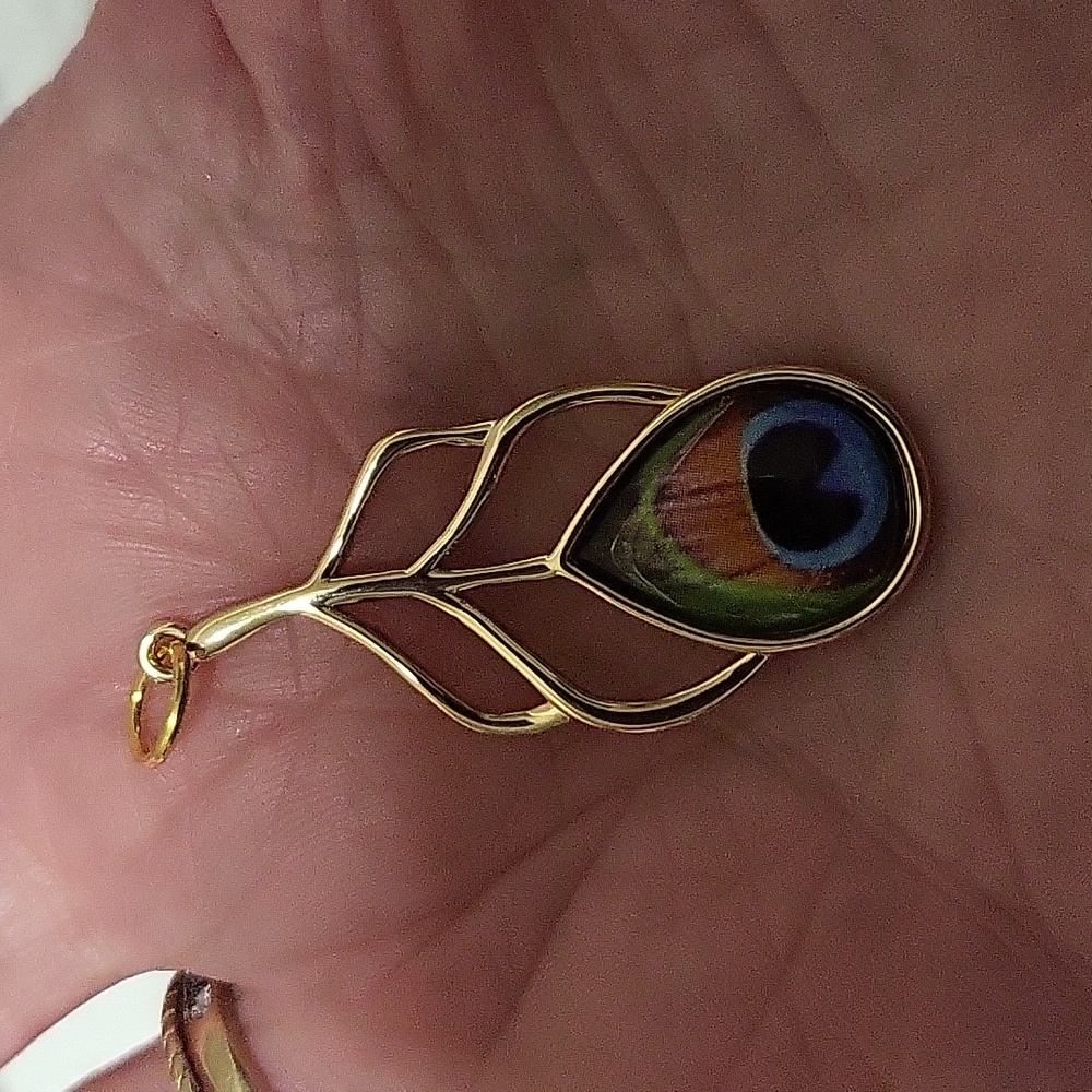 Alea Peacock Pendant - Picture 4 of 6